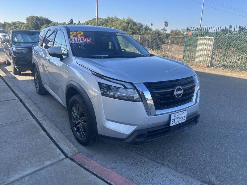 2022 Nissan Pathfinder S