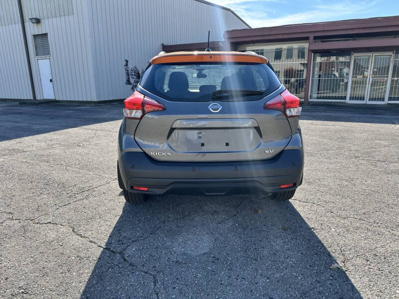 2020 Nissan Kicks SR