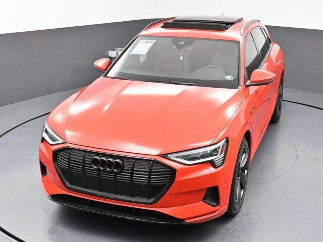 2022 Audi e-tron quattro Premium Plus