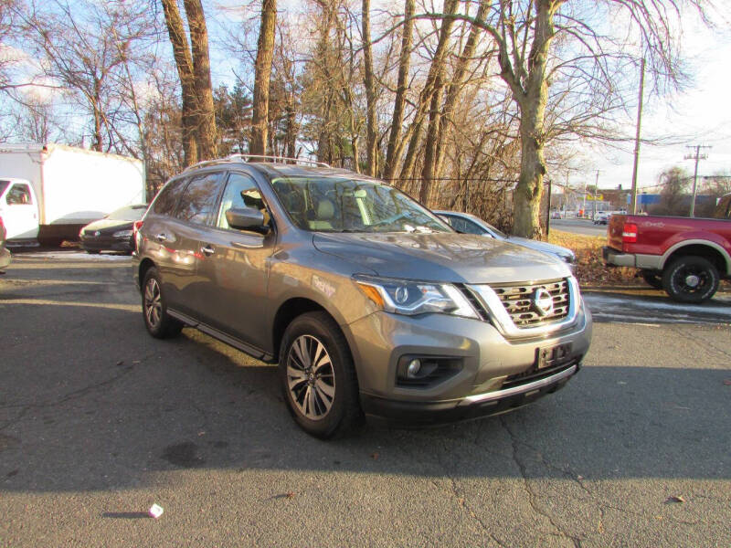 2017 Nissan Pathfinder SV's photo
