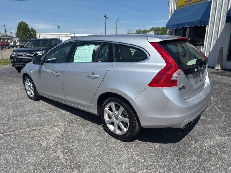 2016 Volvo V60 Platinum - Photo 9