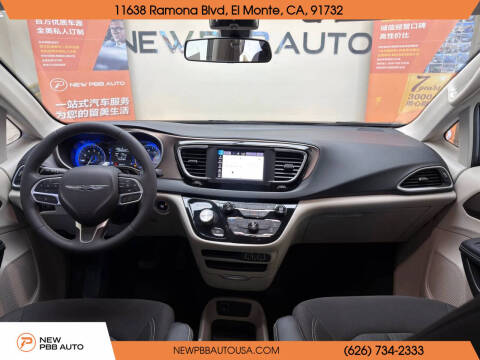 2022 Chrysler Voyager LX