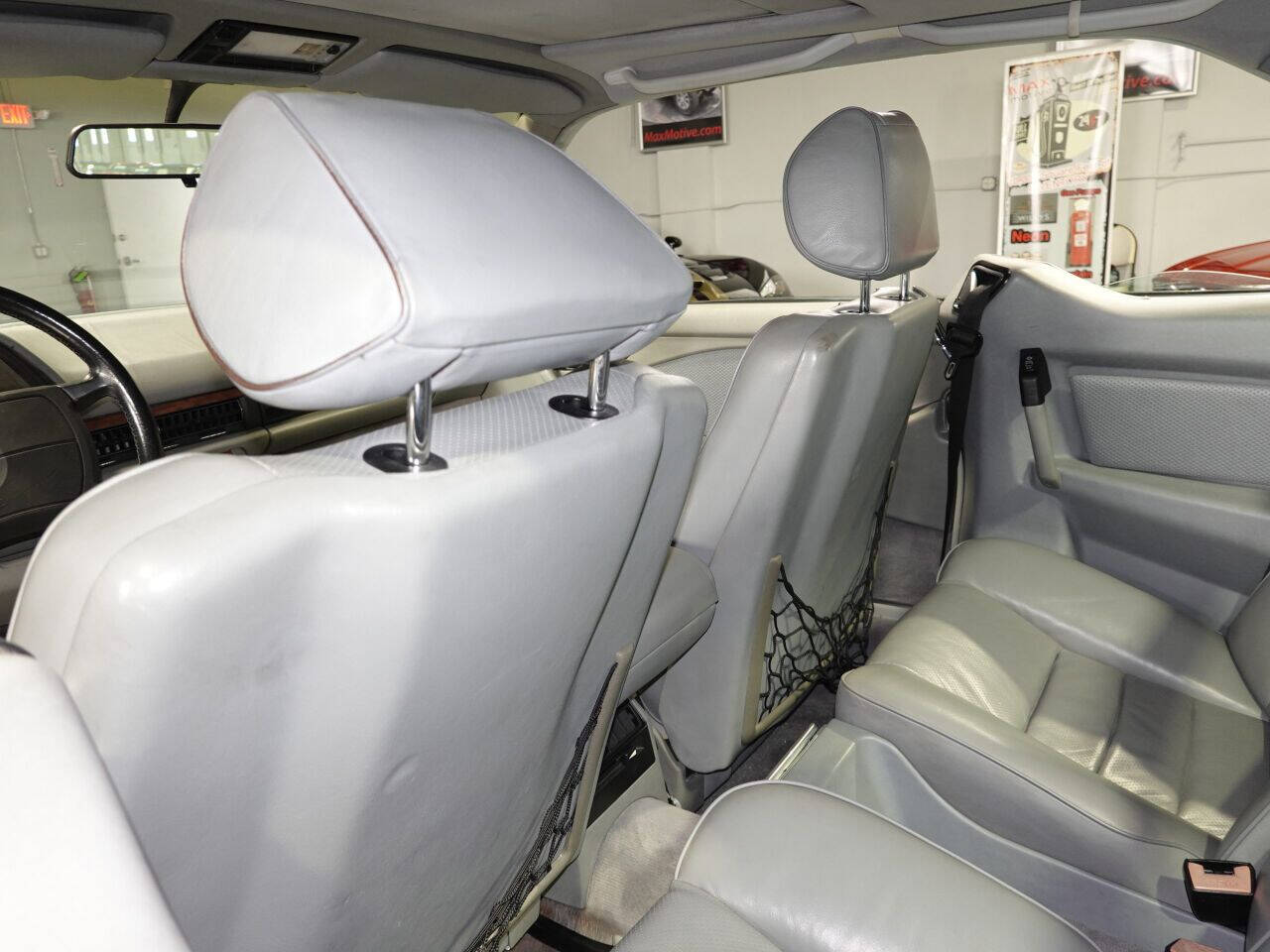 1987 Mercedes-Benz 560-Class 33