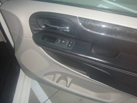 2013 Chrysler Town and Country Touring-L