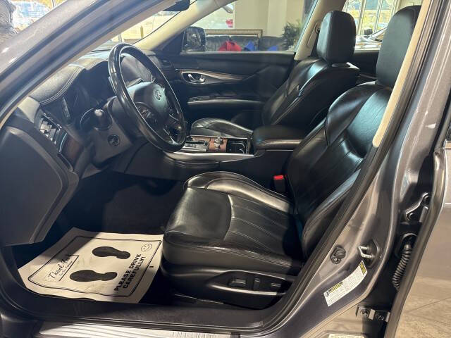 2016 Infiniti Q70 Hybrid