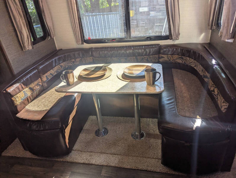 2016 Keystone RV Bullet 22RBPR / 25ft