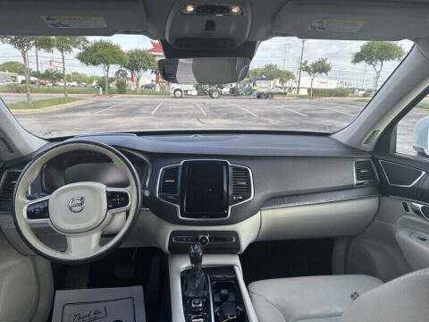 2020 Volvo XC90 T6 Momentum 7-Passenger