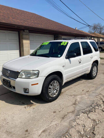 2005 Mercury Mariner for sale at Square Business Automotive in Milwaukee WI