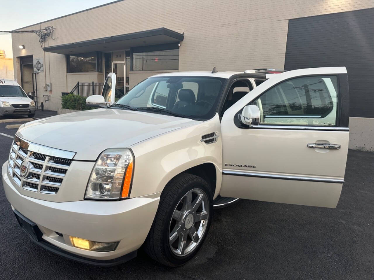 2008 Cadillac Escalade for sale at Sarenco Auto Inc in Dallas, TX