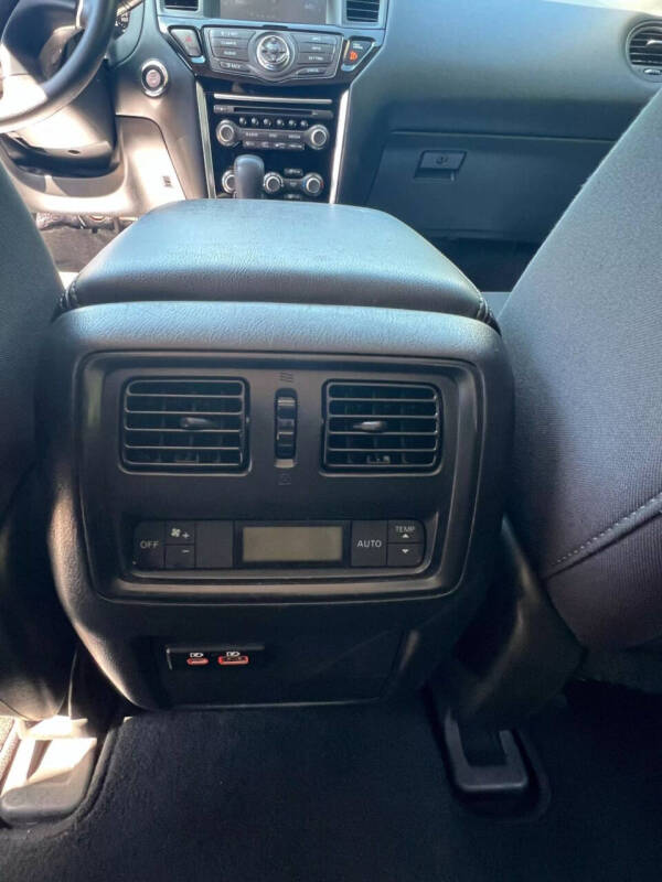 2020 Nissan Pathfinder S