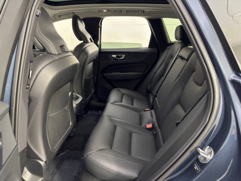 2024 Volvo XC60 B5 Plus Dark Theme