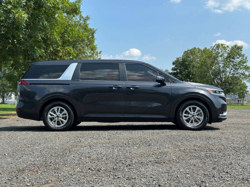 2022 Kia Carnival LX