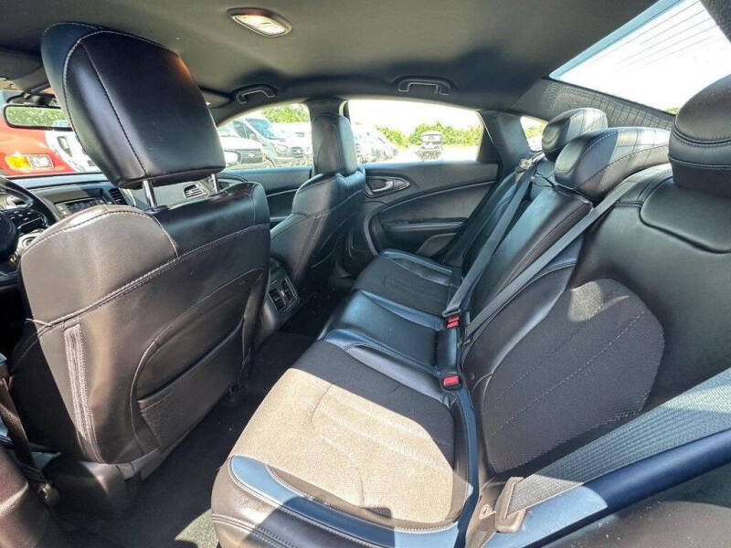 2016 Chrysler 200 S