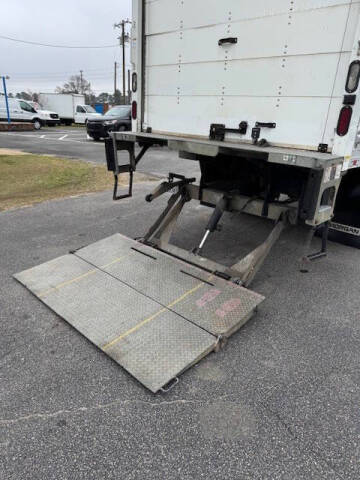 2017 Freightliner M2 106