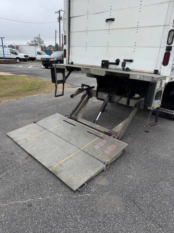 2017 Freightliner M2 106