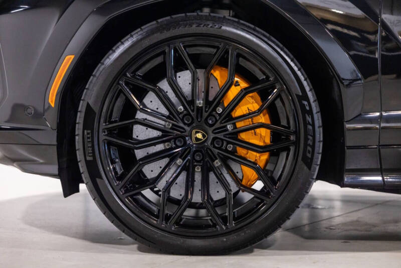 2025 Lamborghini Urus SE