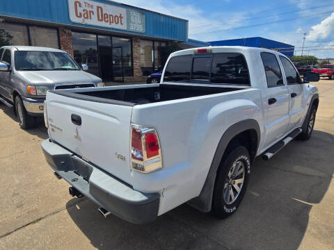 2006 Mitsubishi Raider Duro Cross V8