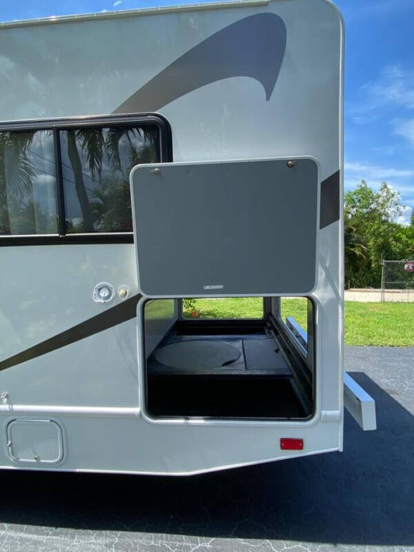 2015 FORD ECONOLINE E450 CLASS C THOR MAJESTIC 28A MOTORHOME