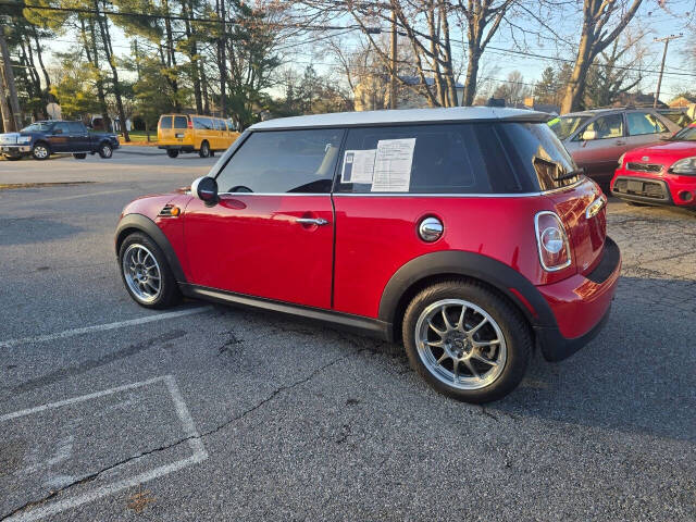 2012 MINI Cooper Hardtop for sale at QUEENSGATE AUTO SALES in York, PA