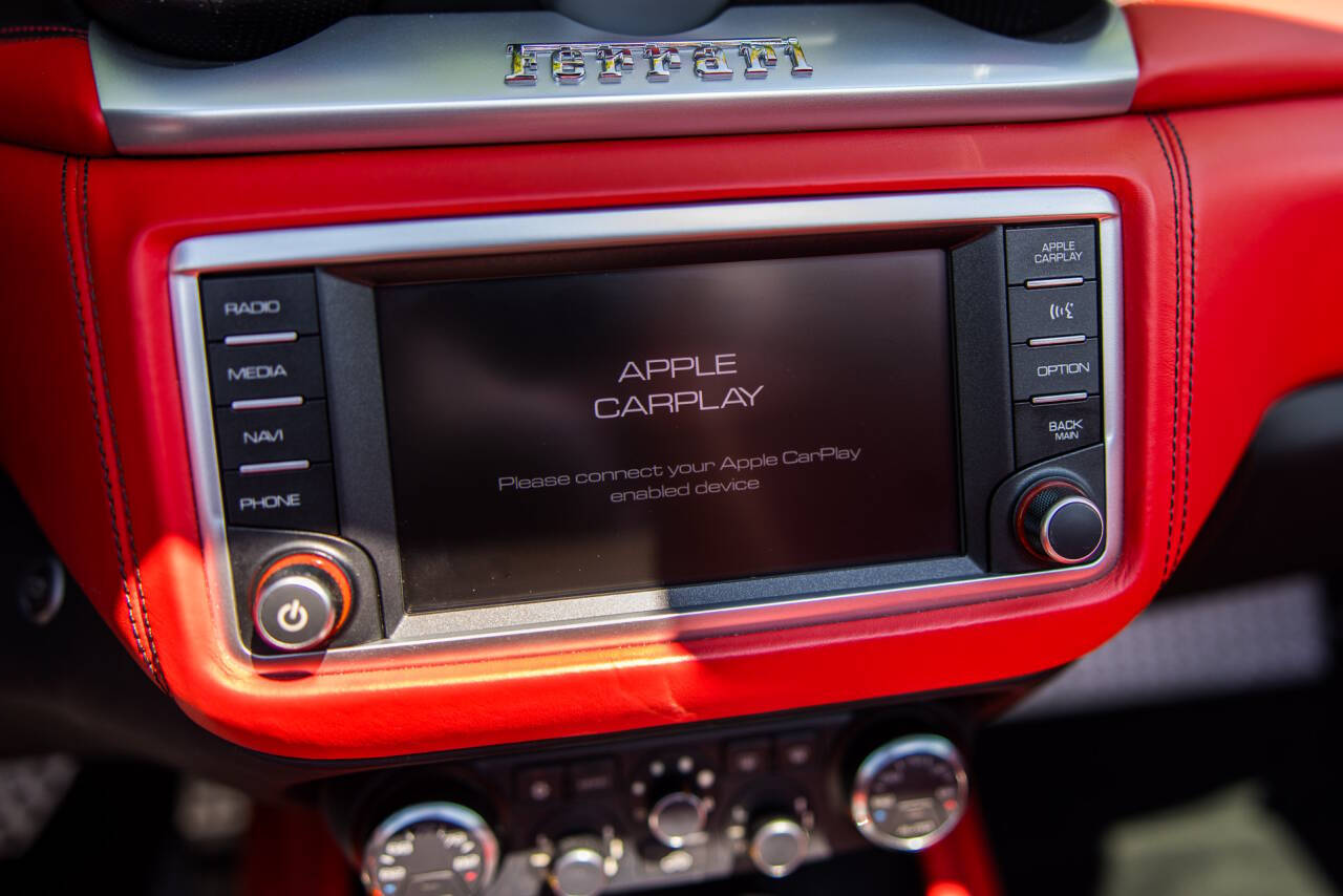 2015 Ferrari California T 41