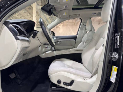 2022 Volvo XC90 T5 Momentum