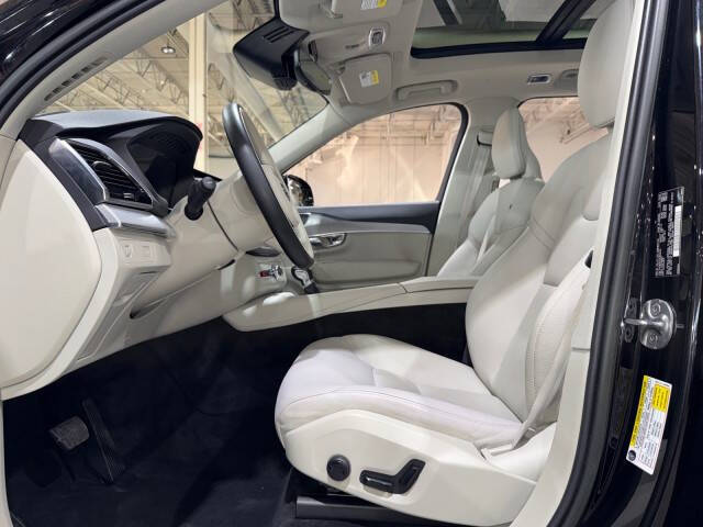 2022 Volvo XC90 T5 Momentum