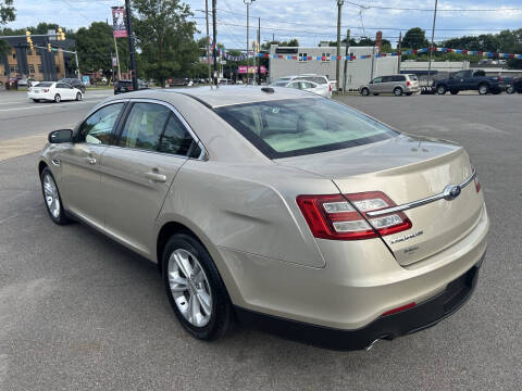 2018 Ford Taurus SE