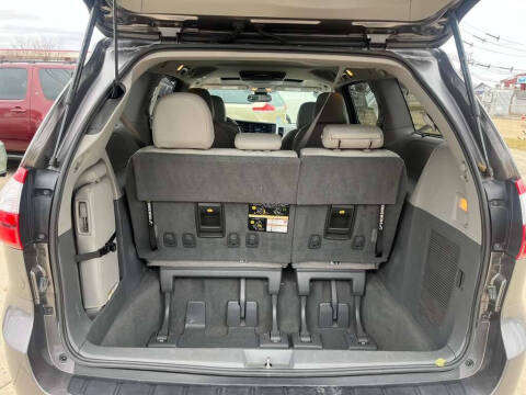 2019 Toyota Sienna XLE 8-Passenger
