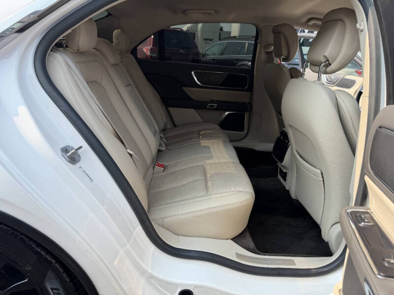 2017 Lincoln Continental Select
