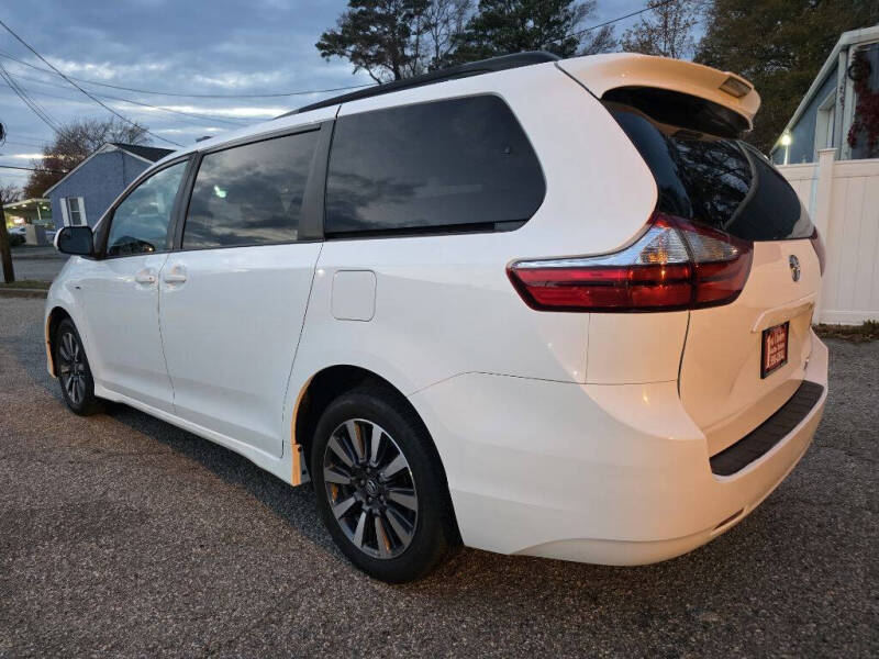 2018 Toyota Sienna LE 7-Passenger