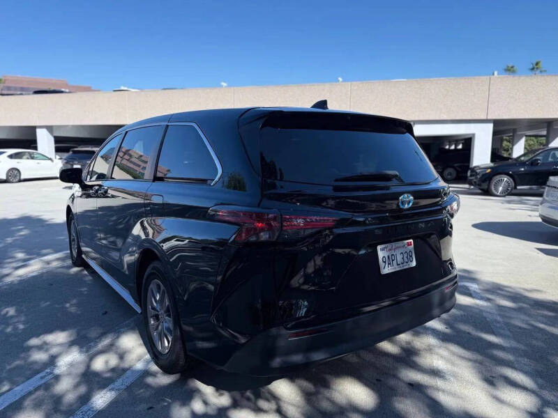 2022 Toyota Sienna LE 8-Passenger