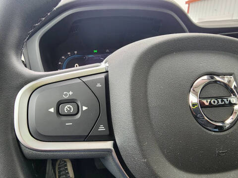 2025 Volvo XC60 B5 Core Dark Theme