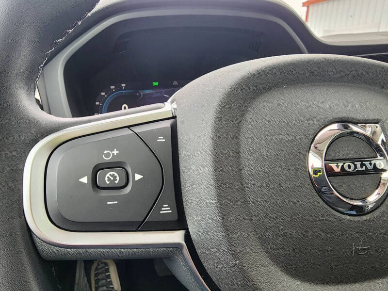 2025 Volvo XC60 B5 Core Dark Theme