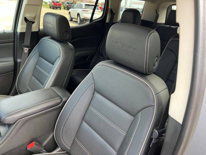 2023 GMC Acadia Denali