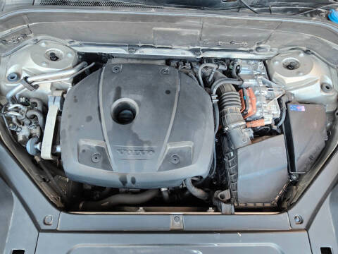 2016 Volvo XC90 T8 eAWD Momentum