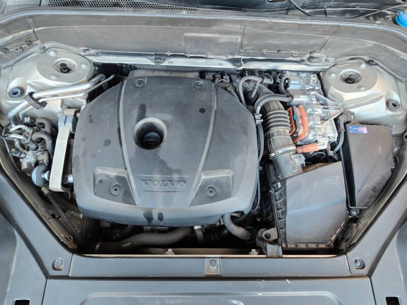 2016 Volvo XC90 T8 eAWD Momentum