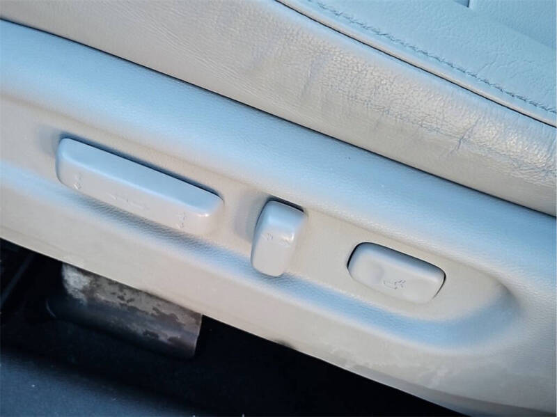 2022 Honda Pilot Touring w/Rear Captain's Chairs