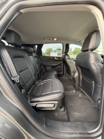 2022 Ford Escape Hybrid Titanium