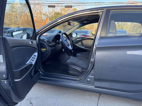 2012 Hyundai Accent SE