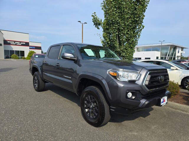 2020 Toyota Tacoma SR5's photo