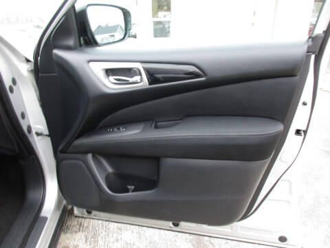 2017 Nissan Pathfinder SV