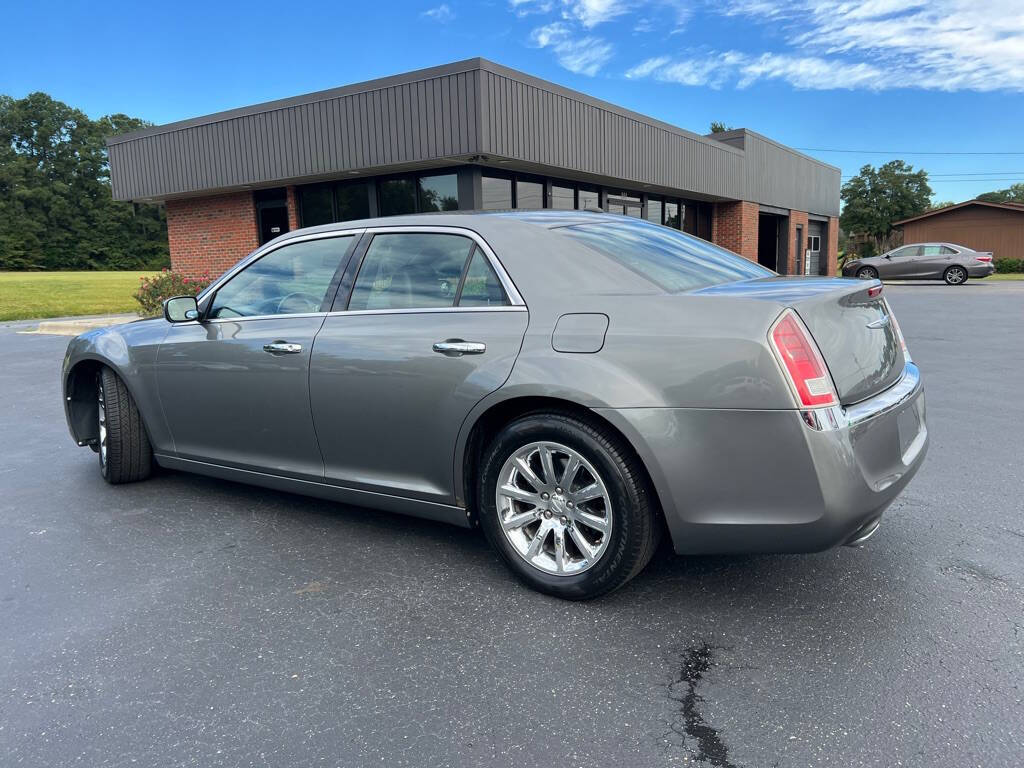 2012 Chrysler 300 Limited photo 12