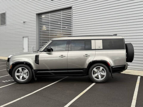 2024 Land Rover Defender 130 P400 X-Dynamic SE