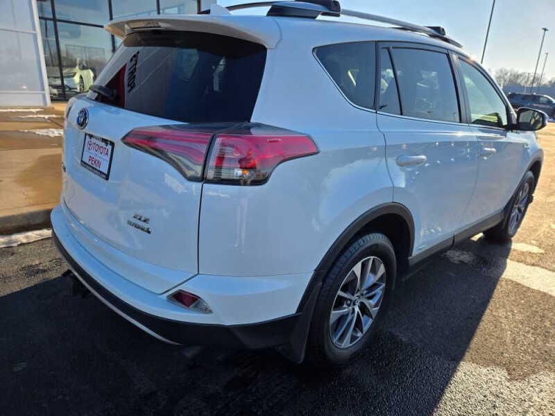 2017 Toyota RAV4 Hybrid XLE