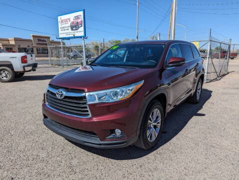 2014 Toyota Highlander for sale at AUGE'S SALES AND SERVICE in Belen NM