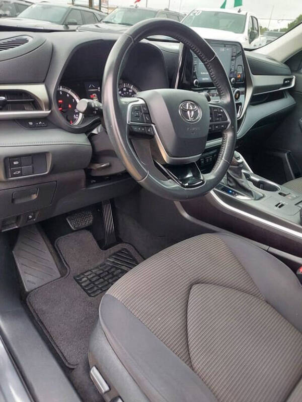 2021 Toyota Highlander LE