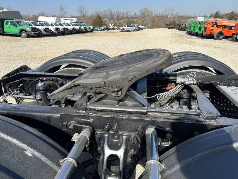 2019 Peterbilt 567 Road Tractor