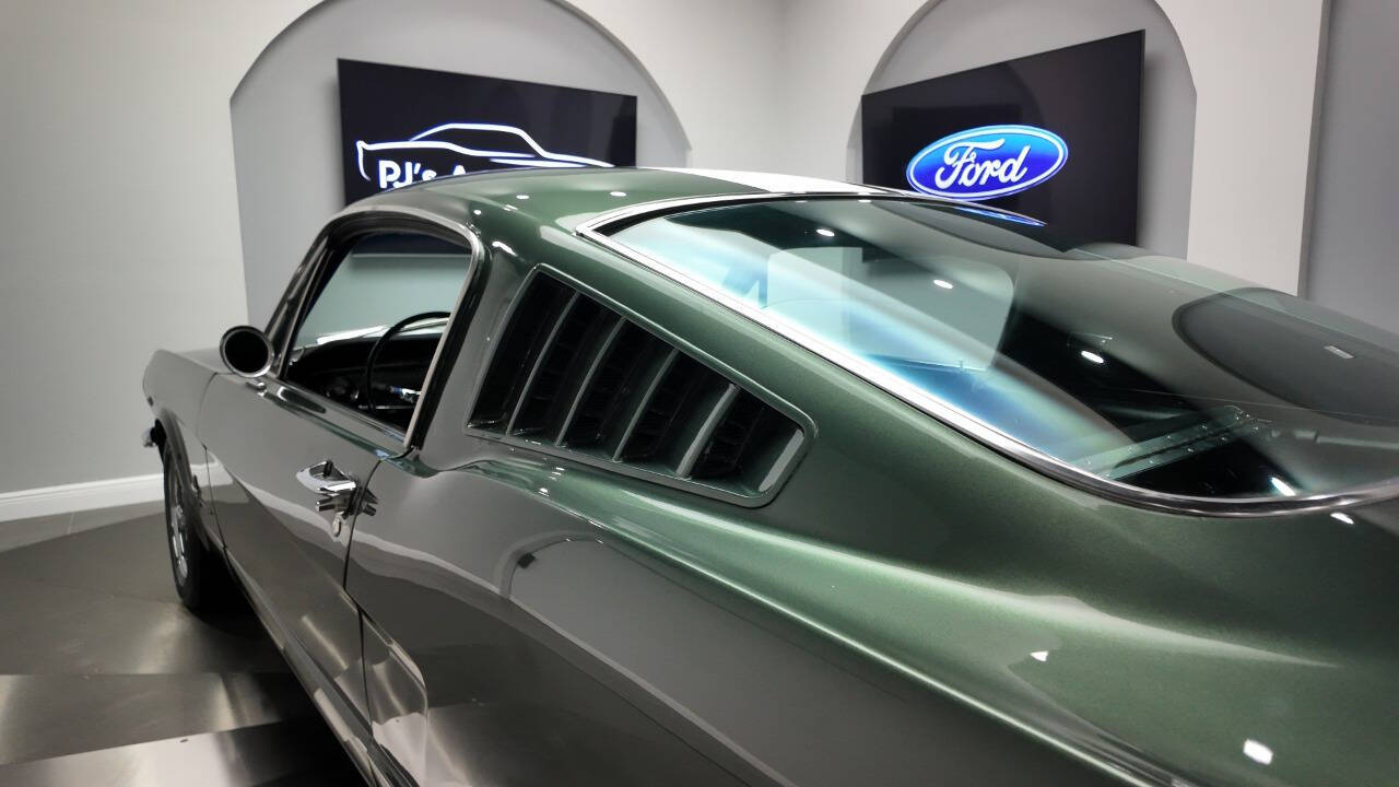 1965 Ford Mustang 31