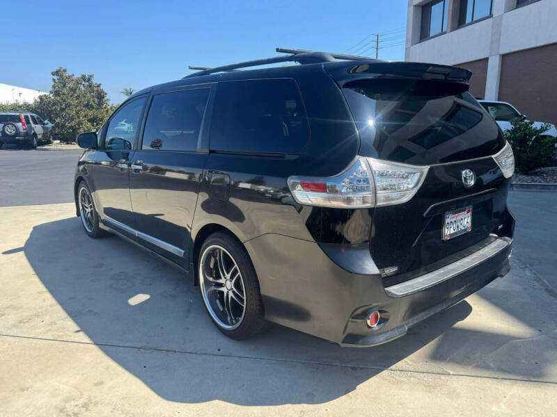 2013 Toyota Sienna SE 8-Passenger