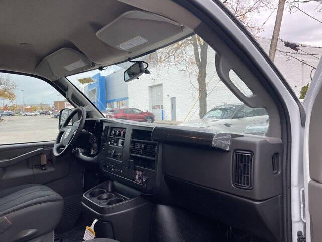 2025 Chevrolet Express 2500